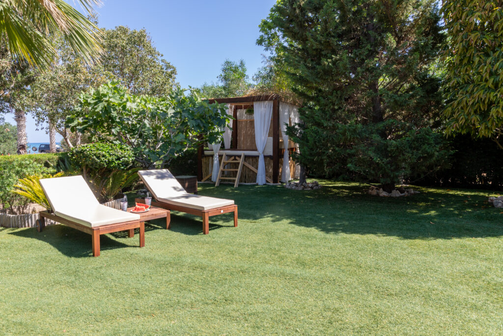 Larnaca - Rent beach house with four poster bed in the garden