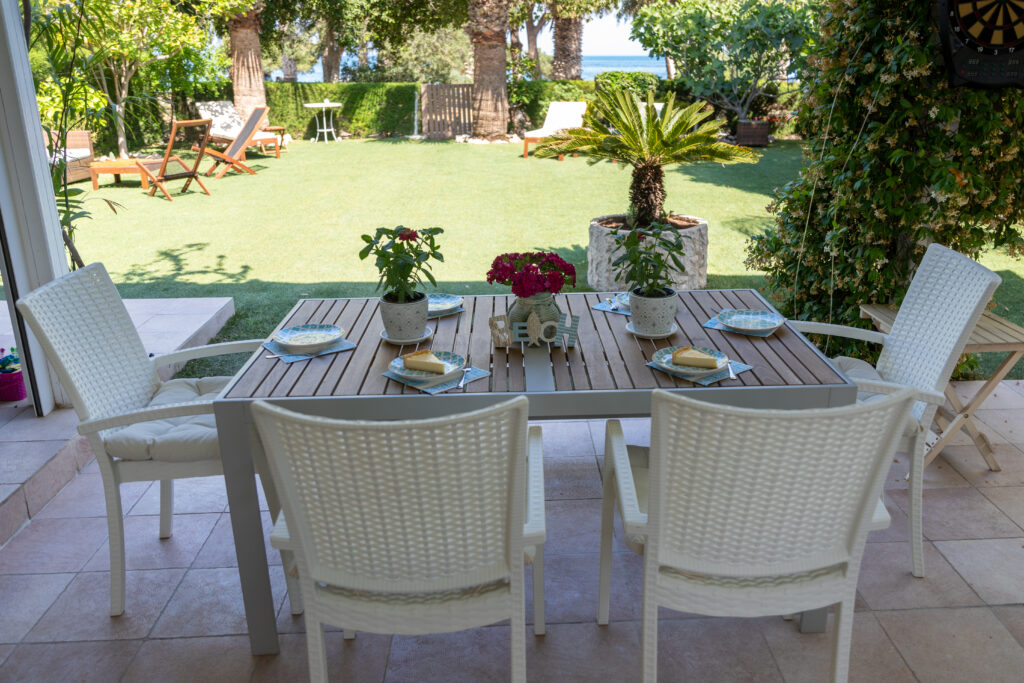 beach house for rent with sea view