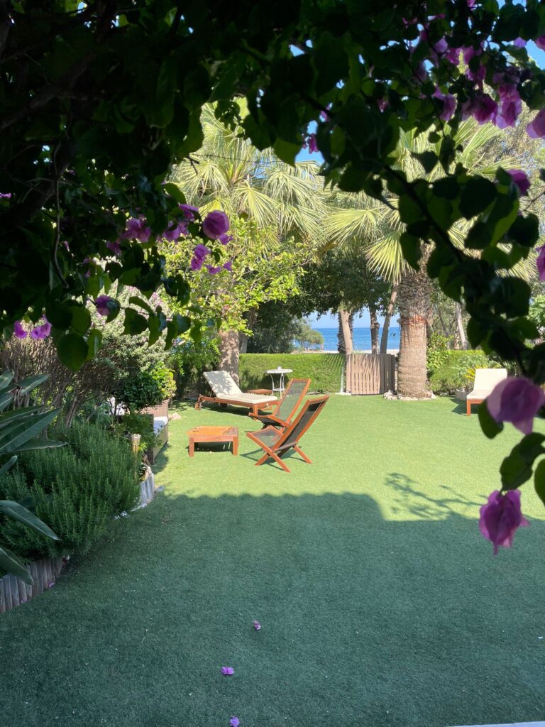 Larnaca beach house sea access for rent